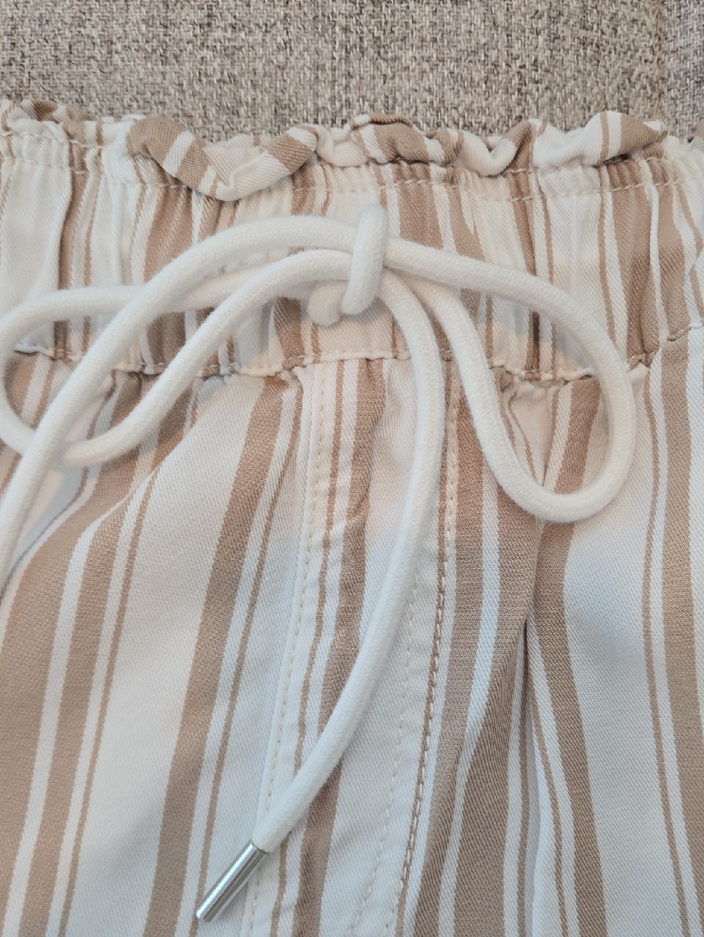 LOFT Cream and Tan Striped Pull-on Shorts - Picture 5 of 9